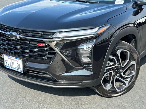 Used 2026 Chevrolet Trax RS image 3