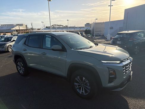 Used 2025 Chevrolet Equinox LT image 2