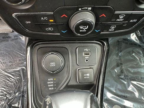 Used 2021 Jeep Compass Limited w/ Sun and Sound Group AWD/4WD image 25