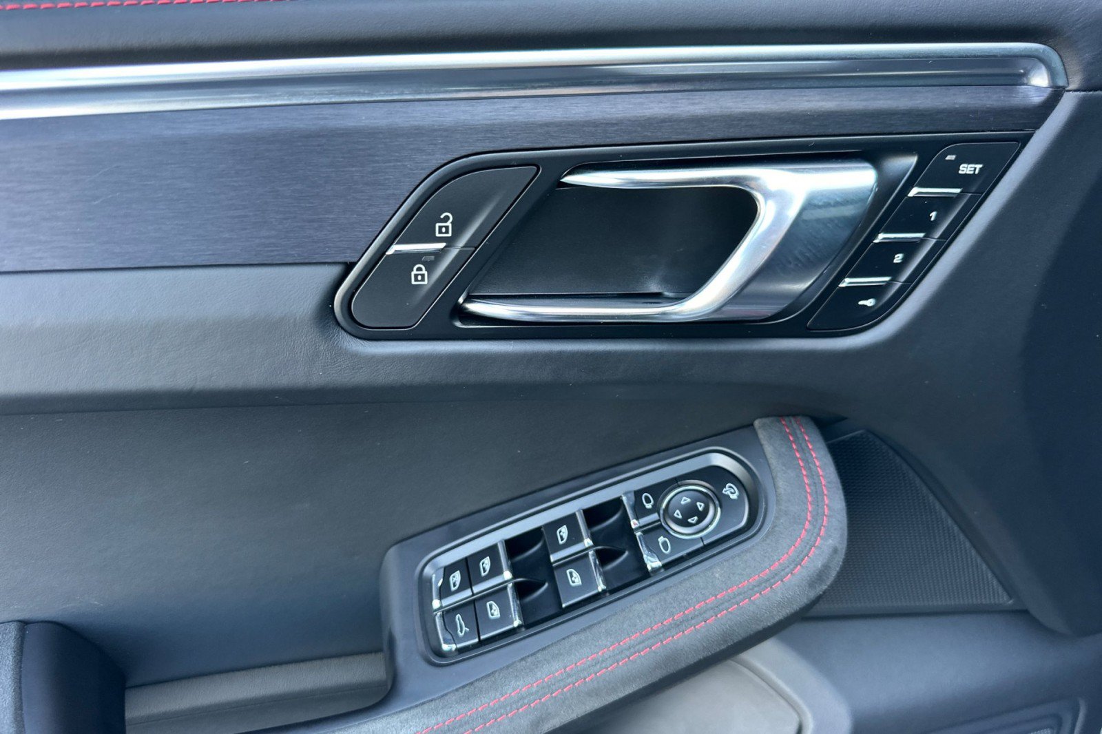 Certified 2024 Porsche Macan GTS AWD/4WD image 12