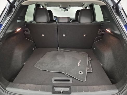 Certified 2025 Nissan Kicks SR image 9