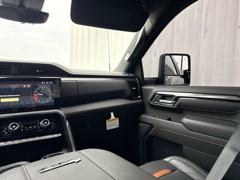 Used 2025 GMC Sierra 2500 AT4 w/ AT4 Premium Plus Package image 22