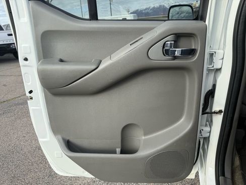 Used 2017 Nissan Frontier SV w/ SV Value Truck Package image 33