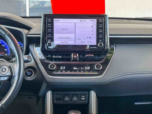 Used 2022 Toyota Corolla Cross XLE w/ Convenience Package image 13