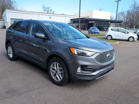 Used 2024 Ford Edge SEL w/ Convenience Package image 2