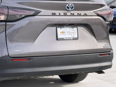 Used 2023 Toyota Sienna XLE image 6