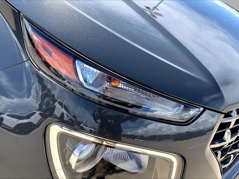 Certified 2025 Hyundai Venue SEL FWD image 28