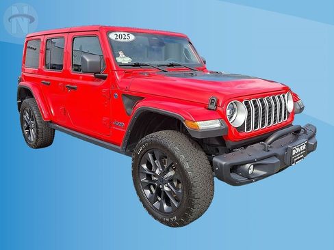 Certified 2025 Jeep Wrangler Unlimited Sahara AWD/4WD image 1