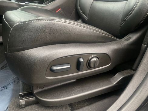 Used 2024 GMC Terrain SLT image 11