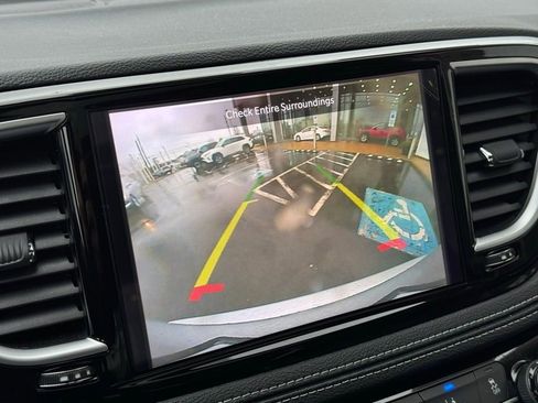 Used 2024 Chrysler Pacifica Limited image 45