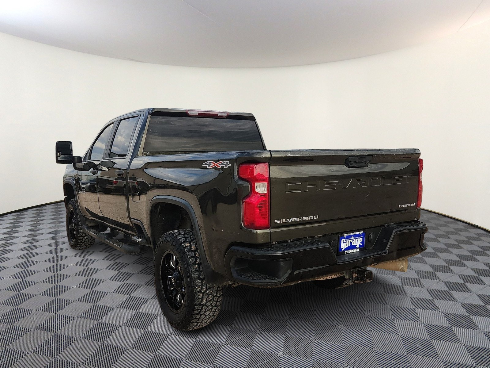 Used 2023 Chevrolet Silverado 2500 Custom w/ Custom Value Package AWD/4WD image 3