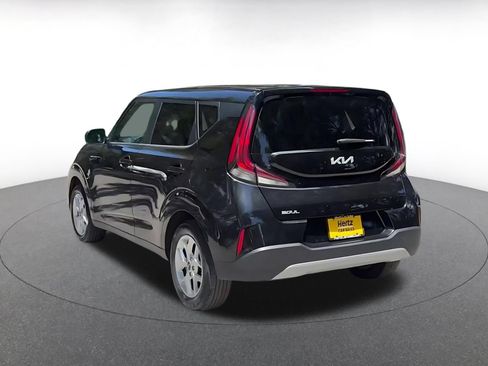 Used 2025 Kia Soul LX w/ LX Technology Package FWD image 12
