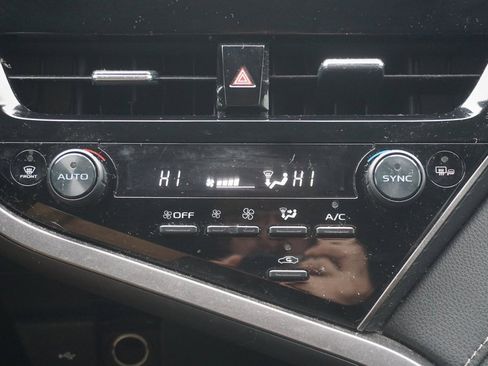 Used 2023 Toyota Camry SE image 11