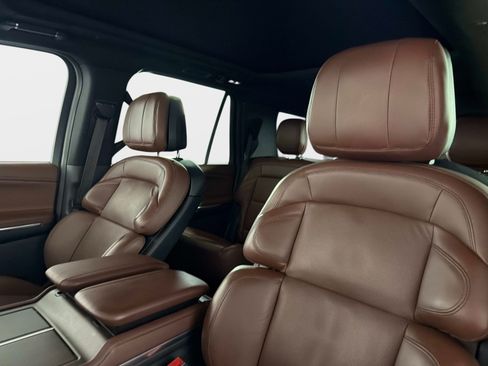 Used 2025 Lincoln Navigator Reserve AWD/4WD image 42