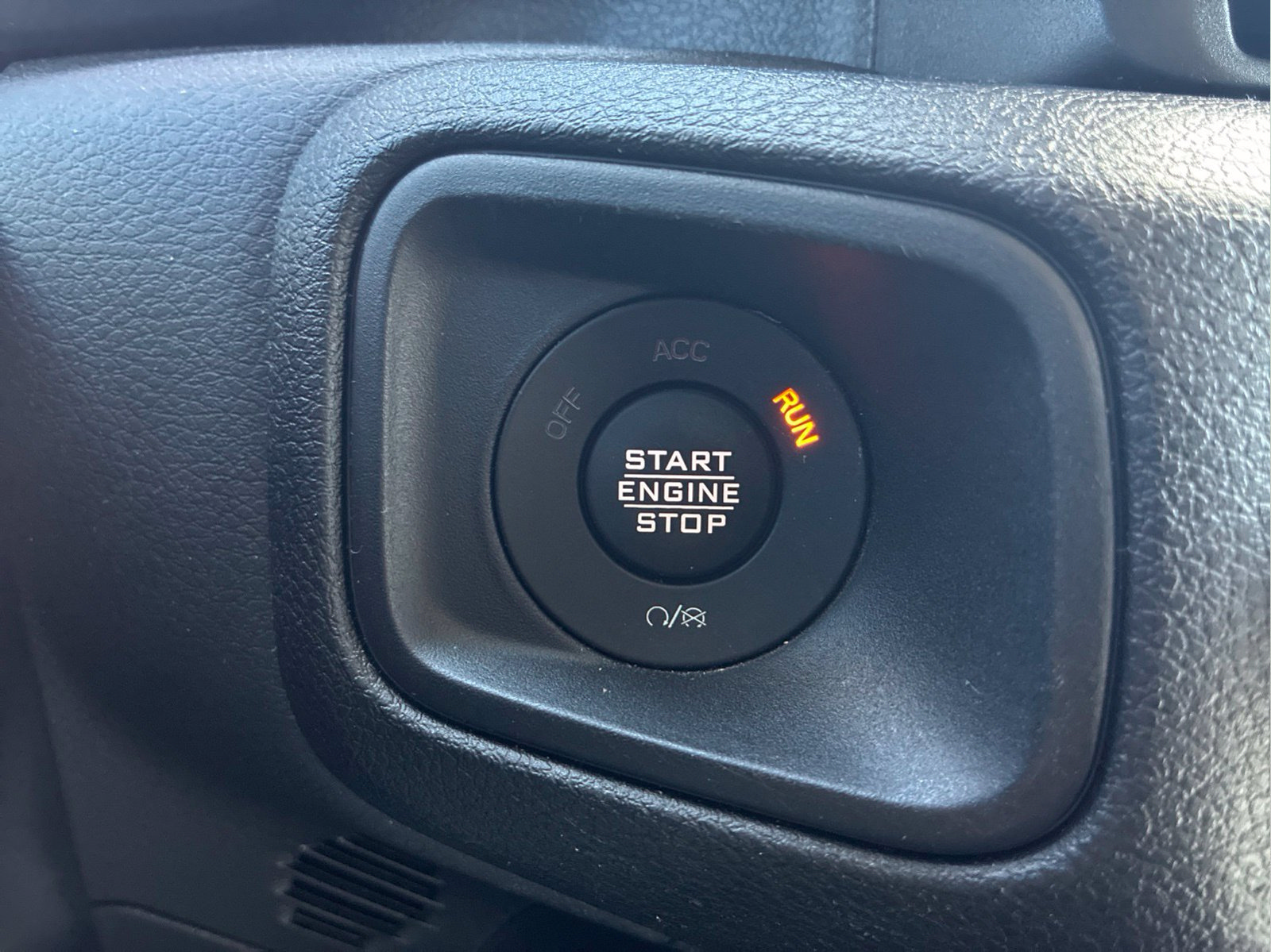 Certified 2025 Jeep Wrangler Sport AWD/4WD image 32