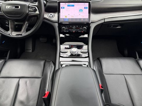 Used 2022 Jeep Grand Cherokee Overland w/ Adv Protech Group III AWD/4WD image 19