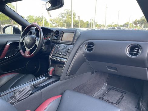 Used 2014 Nissan GT-R Black Edition image 15