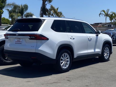 Certified 2025 Toyota Grand Highlander AWD image 3