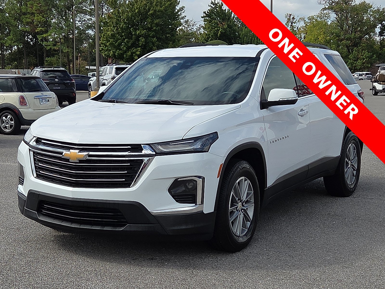 Used 2023 Chevrolet Traverse LT FWD image 2
