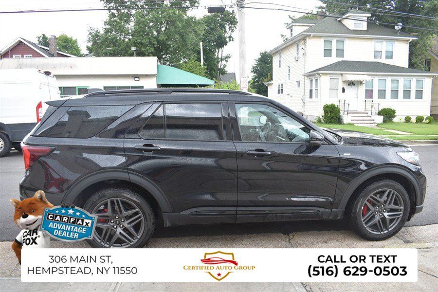 Used 2025 Ford Explorer ST-Line w/ ST-Line Street Pack AWD/4WD image 5