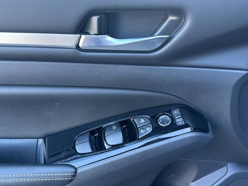 Used 2024 Nissan Altima 2.5 SL image 11