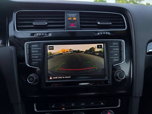Used 2017 Volkswagen GTI SE FWD image 28