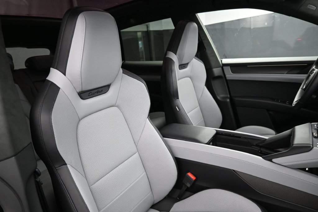Certified 2026 Porsche Cayenne Turbo AWD/4WD image 26