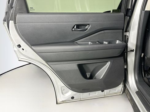 Used 2025 Nissan Pathfinder SV image 26