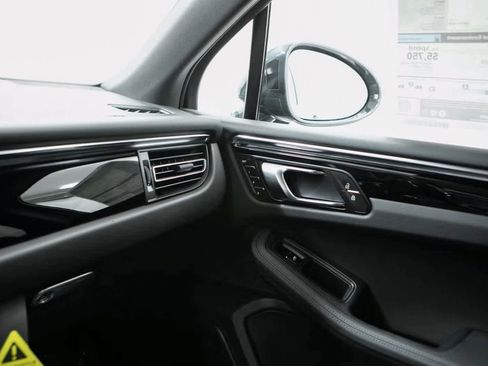 Certified 2025 Porsche Macan image 22