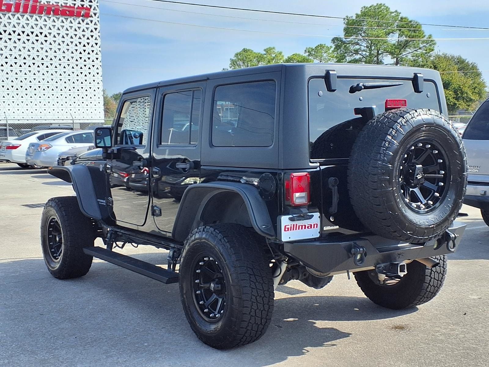 Used 2012 Jeep Wrangler Unlimited Sahara w/ Connectivity Group AWD/4WD image 3