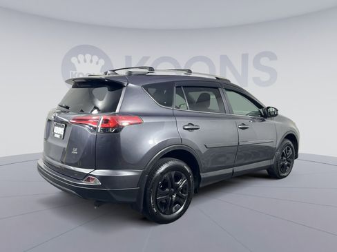 Used 2018 Toyota RAV4 LE image 5