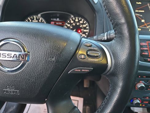 Used 2019 Nissan Pathfinder SL image 18