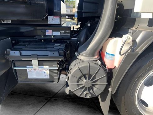 Used 2024 Chevrolet Low Cab Forward image 58