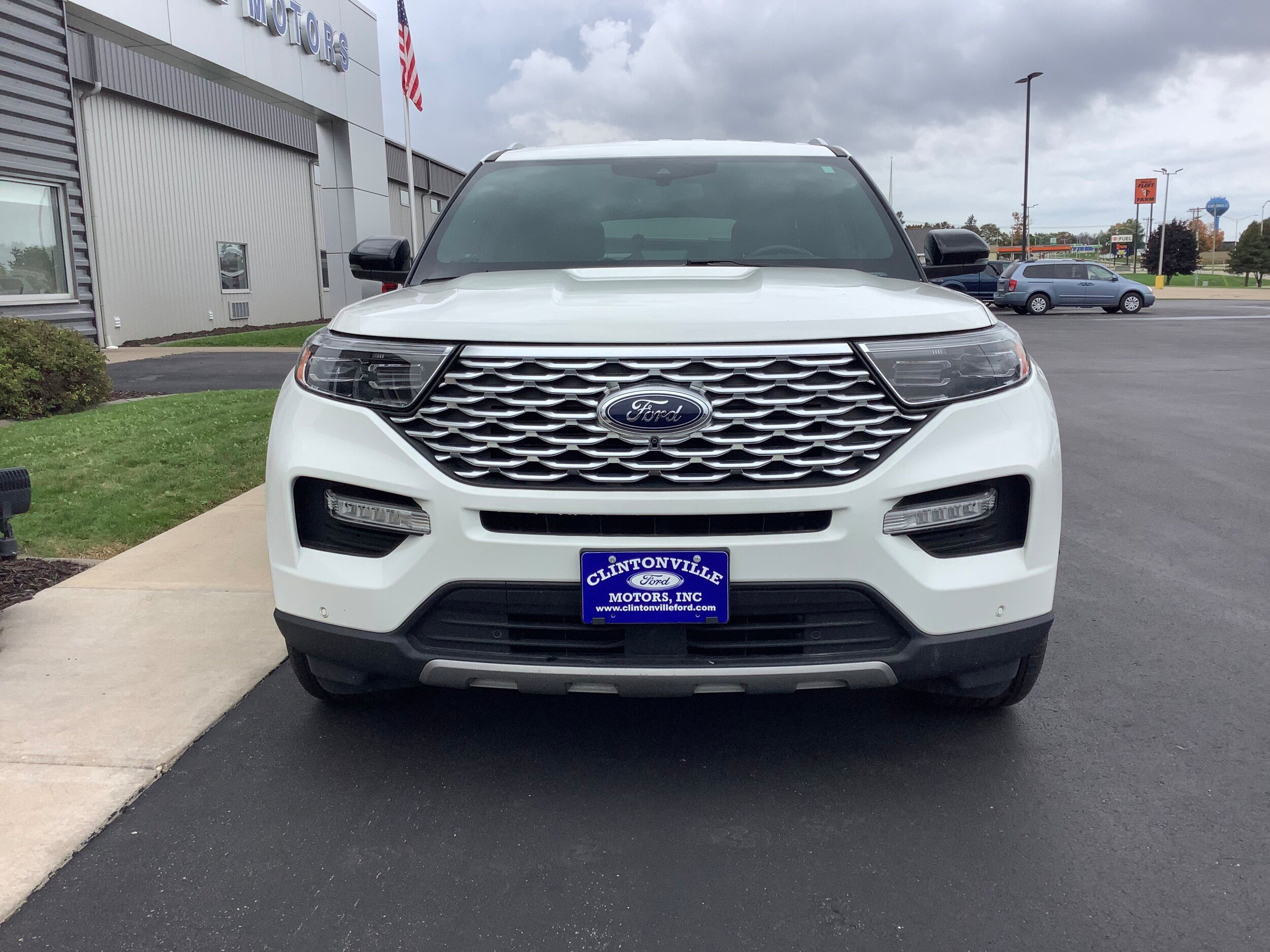 Used 2022 Ford Explorer Platinum w/ Equipment Group 601A AWD/4WD image 3