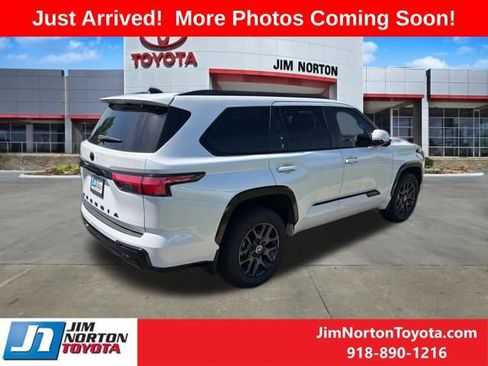 Used 2024 Toyota Sequoia Platinum AWD/4WD image 6
