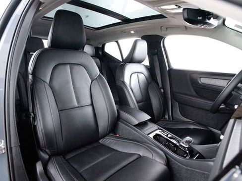 Certified 2023 Volvo XC40 B5 Plus w/ Protection Package Premier image 20