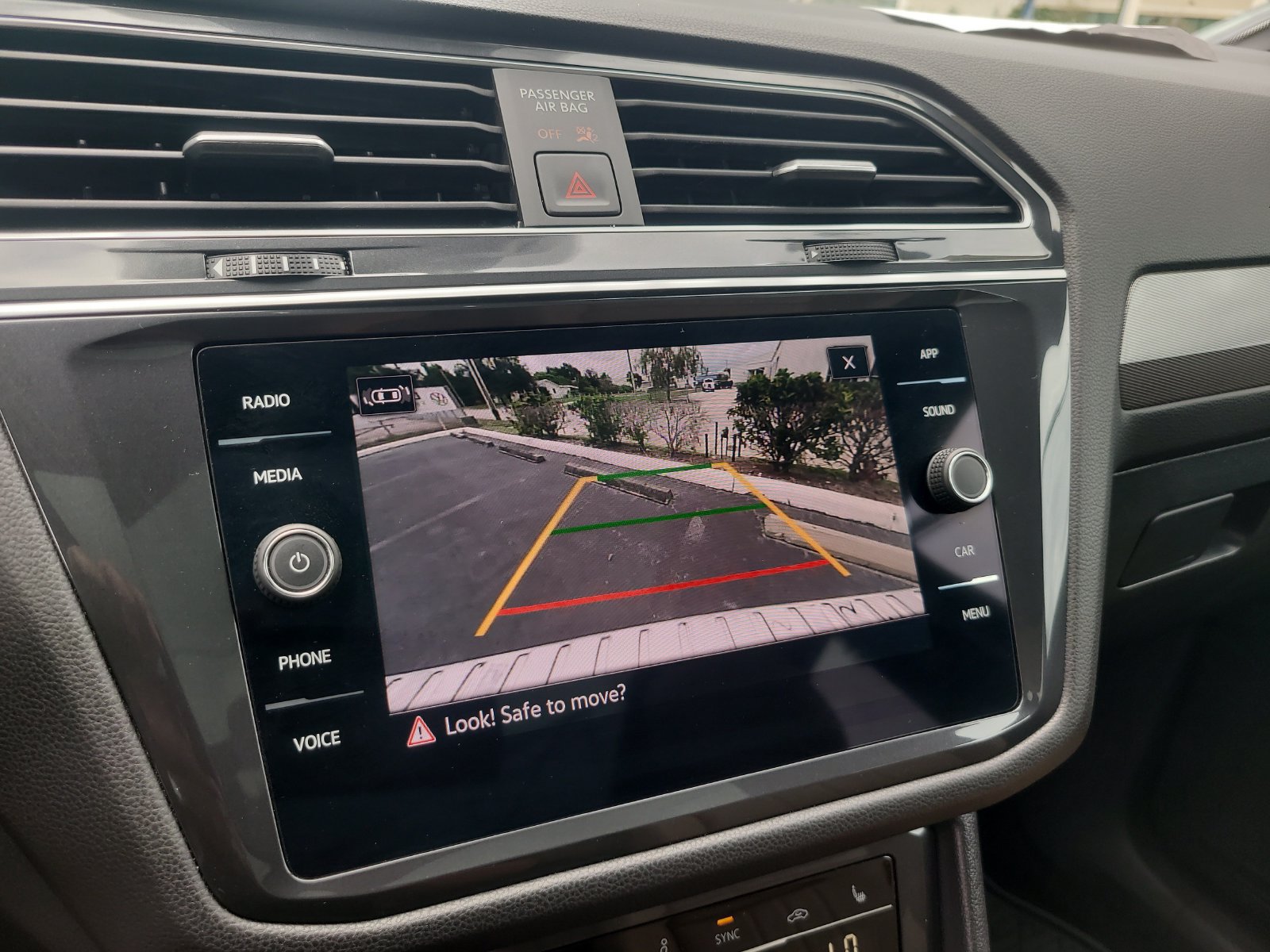 Used 2024 Volkswagen Tiguan SE w/ Panoramic Sunroof Package FWD image 22