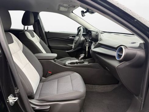 Used 2025 Chevrolet Trax LS image 15