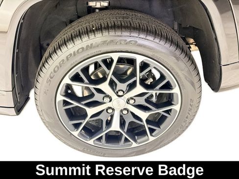 Used 2024 Jeep Grand Cherokee Summit AWD/4WD image 16