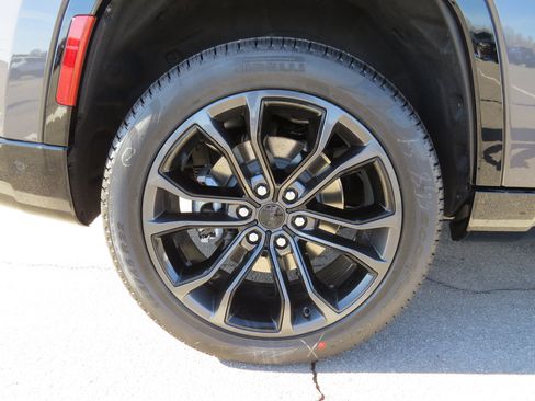 New 2026 Jeep Grand Wagoneer Summit image 11