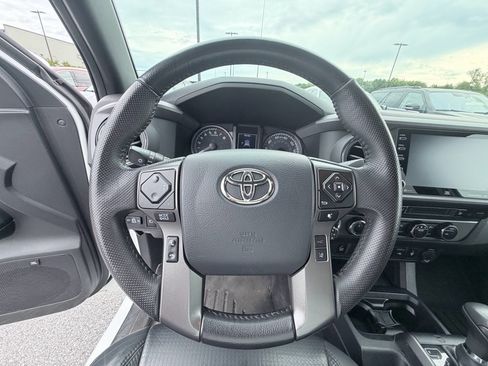 Used 2023 Toyota Tacoma TRD Off-Road w/ TRD Premium Off Road Package AWD/4WD image 13