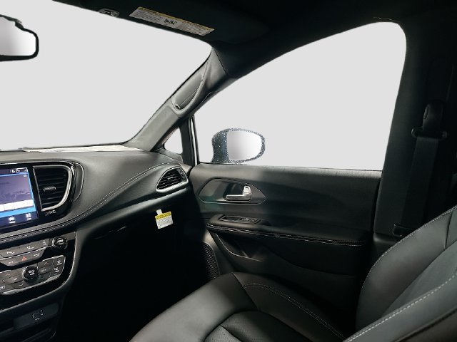 New 2026 Chrysler Pacifica Select AWD/4WD image 23