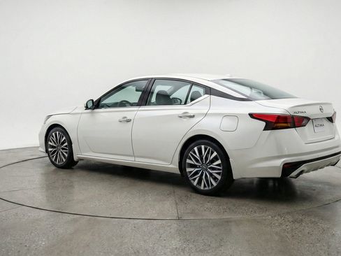 Used 2025 Nissan Altima 2.5 SV FWD image 6