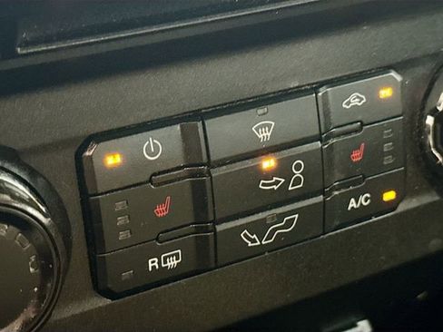 Used 2018 Ford F150 XLT w/ Equipment Group 302A Luxury AWD/4WD image 19
