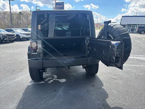 Used 2018 Jeep Wrangler Unlimited Sport S image 47
