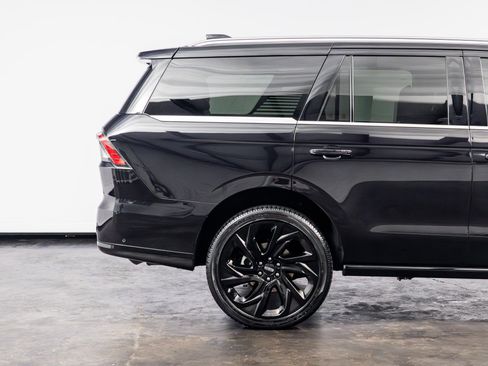 Used 2025 Lincoln Navigator Black Label AWD/4WD image 25
