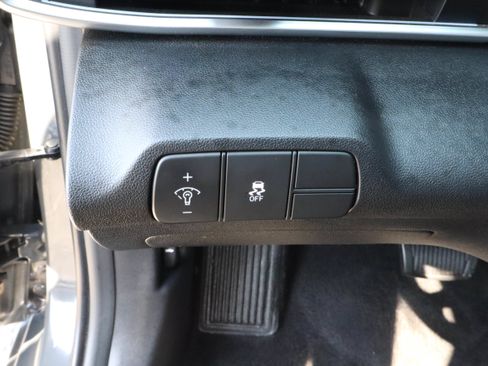 Used 2024 Hyundai Elantra Limited FWD image 9