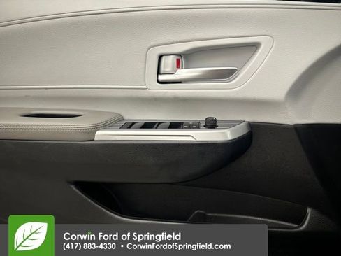Used 2025 Toyota Sienna XLE image 29