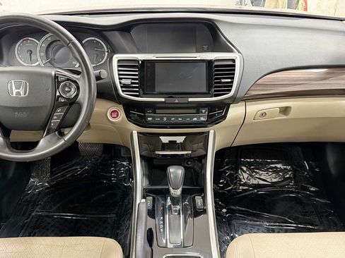 Used 2017 Honda Accord Touring image 27