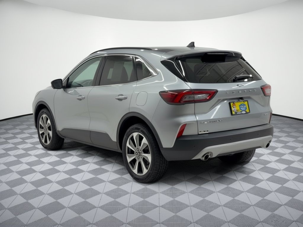 Used 2024 Ford Escape Platinum AWD/4WD image 3